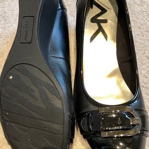 9m Anne Klein wedge heels EUC
